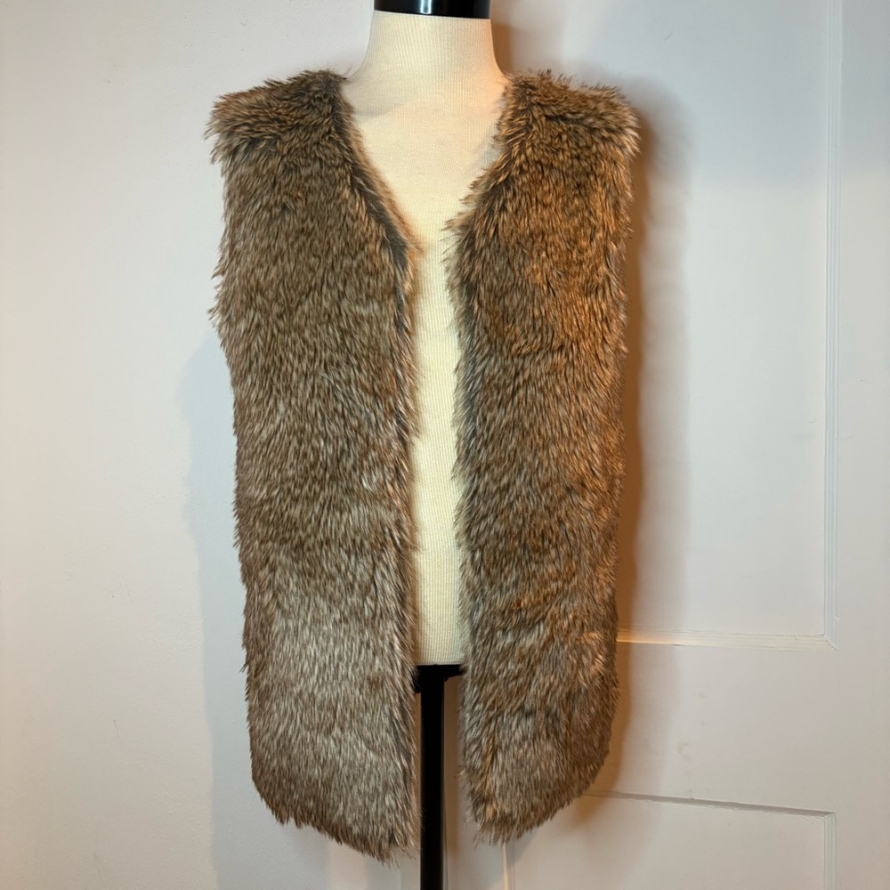 LeModa faux fur sweater vest